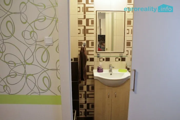 Pronájem bytu 2+kk, Karlovy Vary, Sokolovská, 44 m2