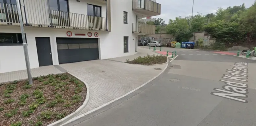 Pronájem garážového stání, Praha - Libeň, Nad Kolčavkou, 25 m2