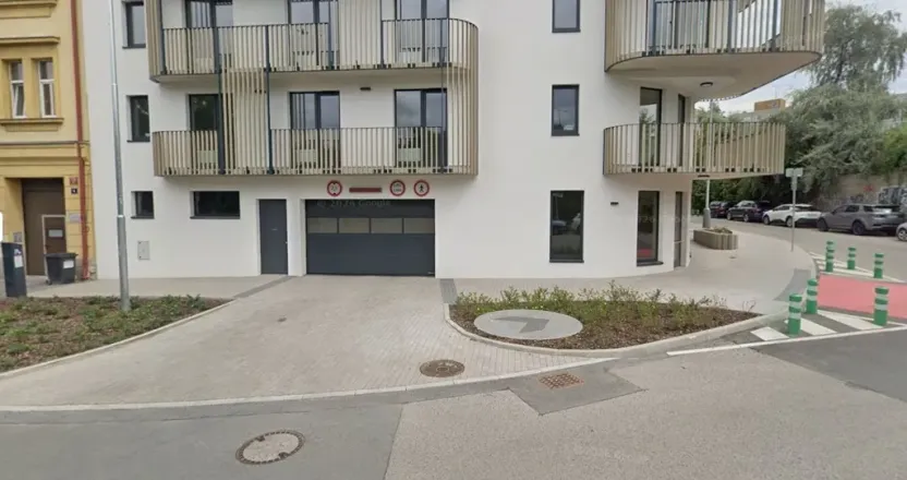 Pronájem garážového stání, Praha - Libeň, Nad Kolčavkou, 25 m2