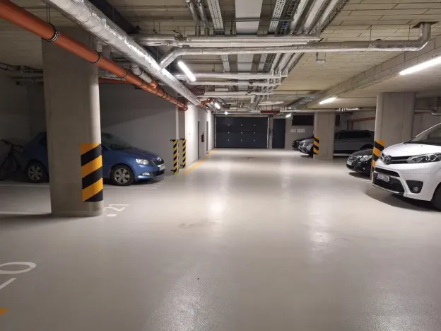 Pronájem garážového stání, Praha - Libeň, Nad Kolčavkou, 25 m2