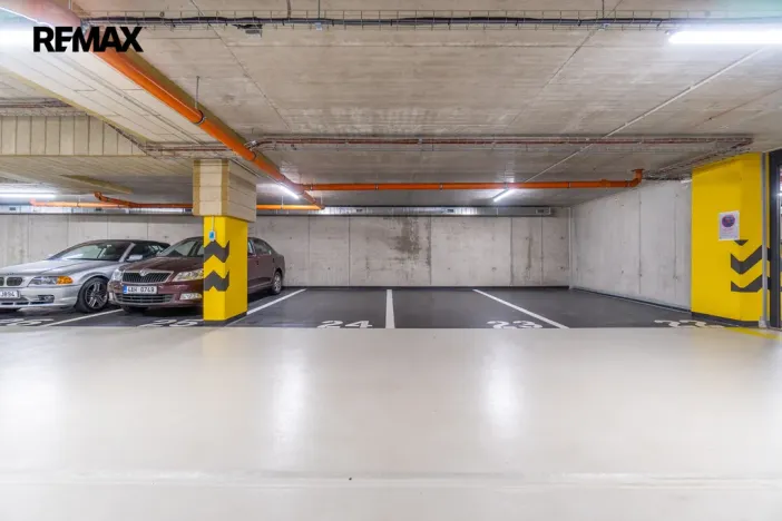 Pronájem garážového stání, Praha - Karlín, Za Karlínským přístavem, 13 m2