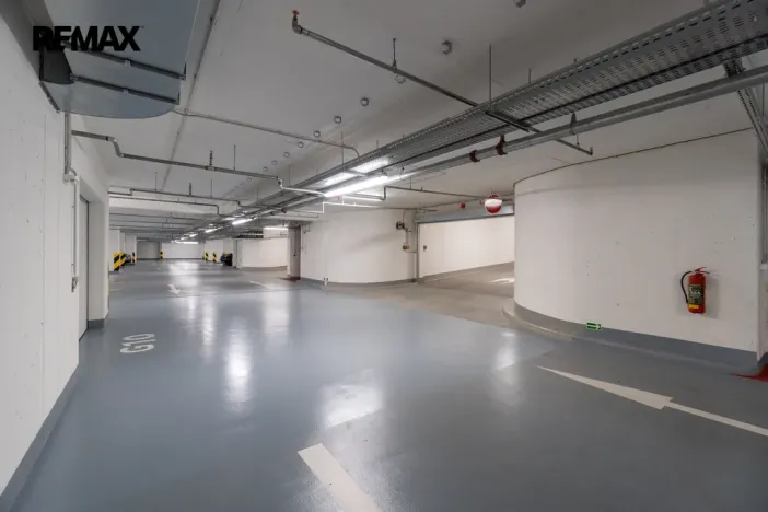 Pronájem garážového stání, Praha - Karlín, Za Karlínským přístavem, 13 m2