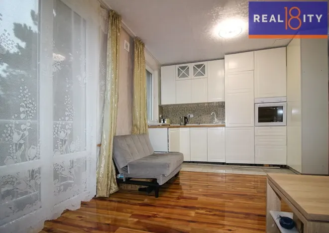 Prodej bytu 3+1, Praha, Evropská, 76 m2