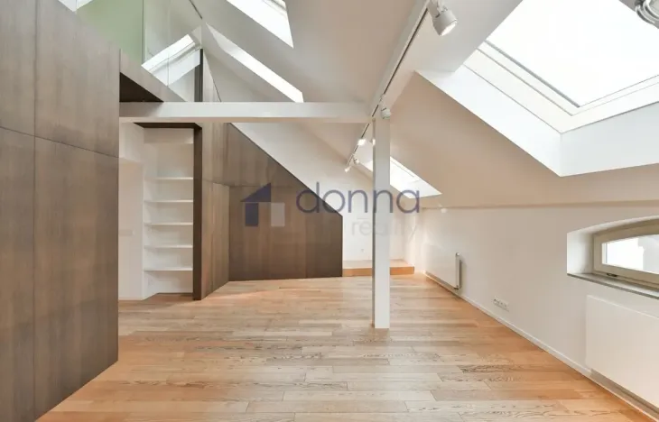 Pronájem bytu 3+1, Praha, U akademie, 130 m2