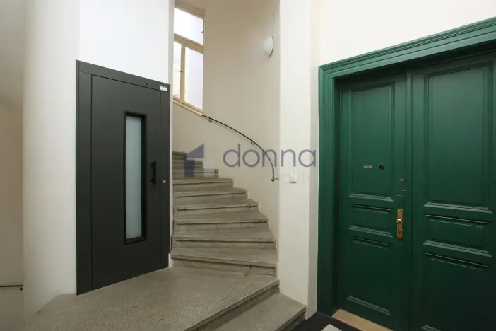 Pronájem bytu 3+1, Praha, U akademie, 130 m2