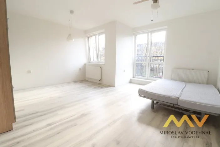 Pronájem bytu 1+kk, Hradec Králové - Třebeš, Ve Stromovce, 33 m2