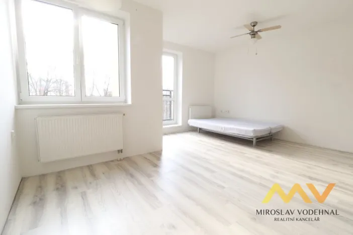 Pronájem bytu 1+kk, Hradec Králové - Třebeš, Ve Stromovce, 33 m2