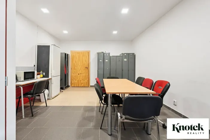 Prodej kanceláře, Račice-Pístovice, 479 m2
