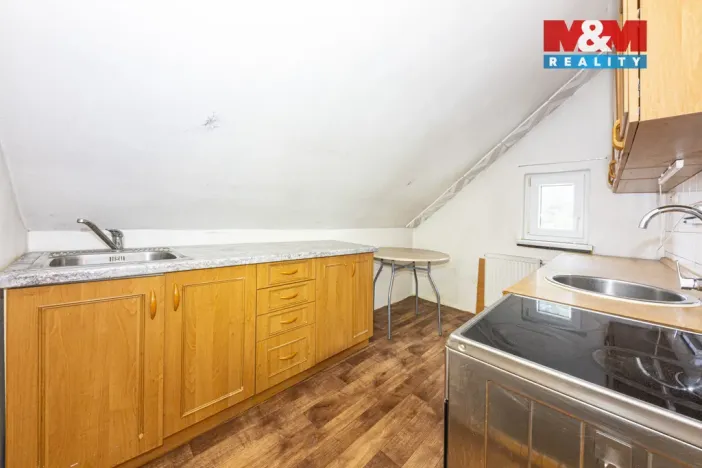 Prodej rodinného domu, Chvaletice, Husova, 76 m2