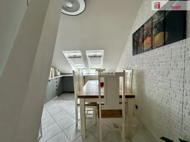 Pronájem bytu 2+1, Ostrov, Kollárova, 55 m2