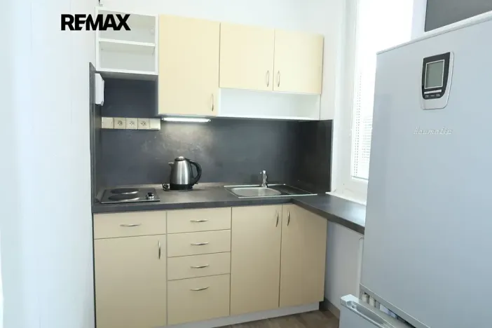 Pronájem bytu 1+kk, Praha - Modřany, Plevenská, 32 m2