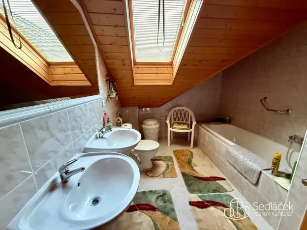 Pronájem bytu 3+1, Valy, Na Stráni, 120 m2