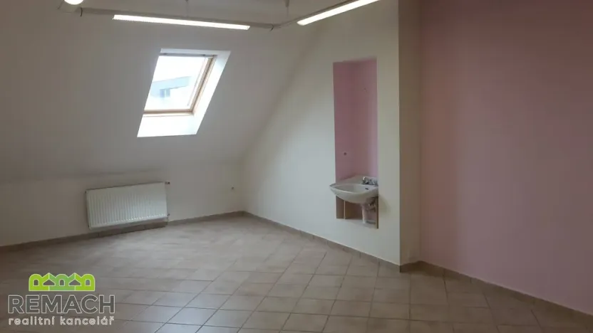 Pronájem kanceláře, Uherské Hradiště, Mariánské náměstí, 32 m2