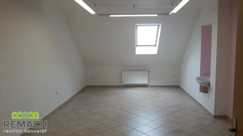 Pronájem kanceláře, Uherské Hradiště, Mariánské náměstí, 32 m2