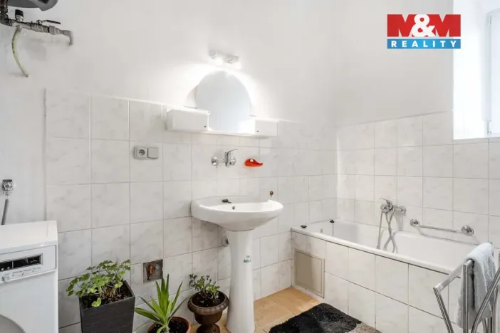 Prodej rodinného domu, Doksy, náměstí Republiky, 235 m2