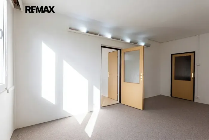 Prodej bytu 3+1, Praha - Malešice, Počernická, 72 m2