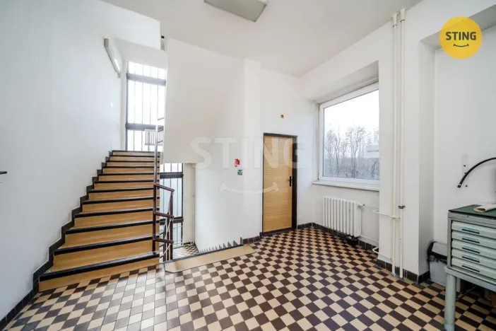 Pronájem kanceláře, Paskov, Rudé armády, 1500 m2