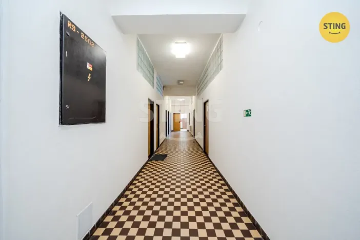 Pronájem kanceláře, Paskov, Rudé armády, 1500 m2