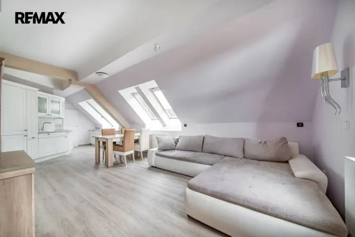 Pronájem bytu 6+kk a větší, Karlovy Vary, Na Vyhlídce, 145 m2