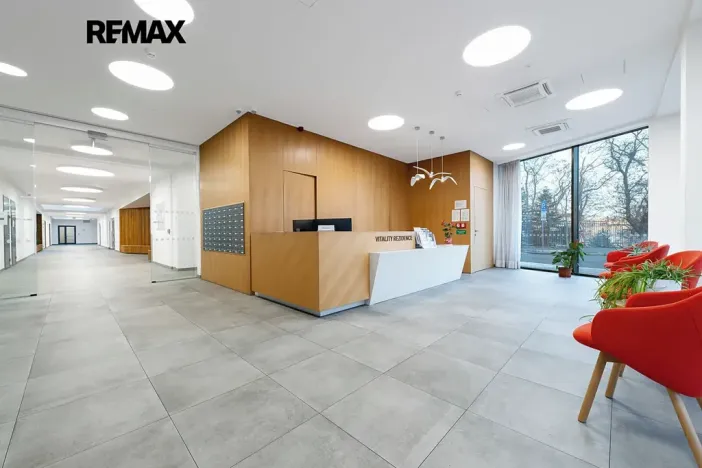 Pronájem bytu 1+kk, Praha - Smíchov, Kobrova, 43 m2