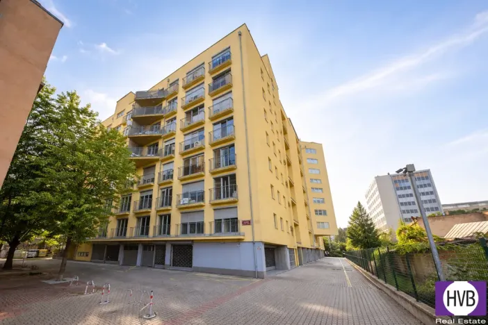 Prodej garážového stání, Praha, Na Harfě, 13 m2