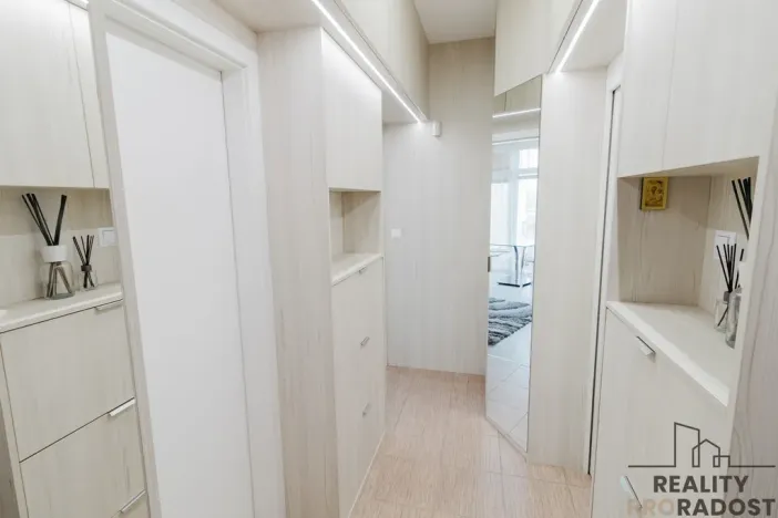 Pronájem bytu 2+kk, Brno, Kounicova, 45 m2