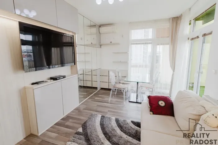 Pronájem bytu 2+kk, Brno, Kounicova, 45 m2