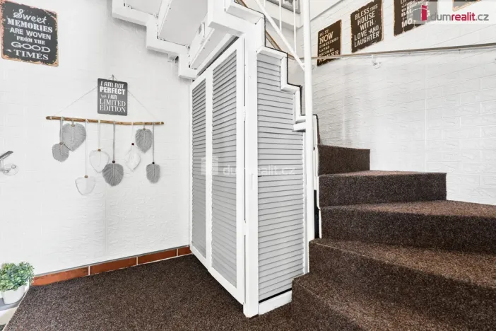 Prodej rodinného domu, Ostrov, Krušnohorská, 340 m2