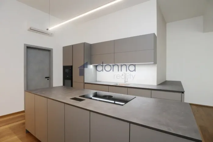 Pronájem bytu 3+kk, Praha, Křižíkova, 105 m2