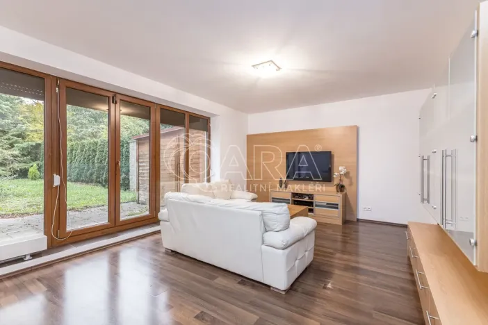 Prodej rodinného domu, Zbuzany, Lomená, 162 m2