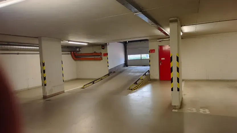 Pronájem garáže, Praha - Žižkov, Jeseniova, 13 m2