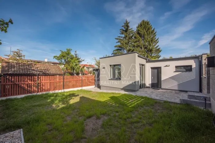 Pronájem bytu 1+kk, Praha - Chodov, Švabinského, 25 m2