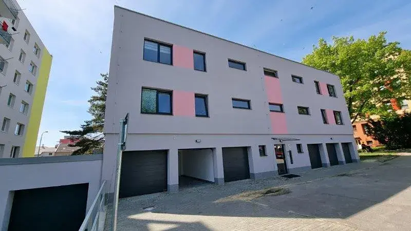 Pronájem garáže, Jihlava, U Cihelny, 16 m2