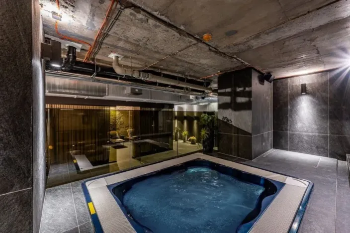 Prodej atypického bytu, Praha - Modřany, Československého exilu, 277 m2