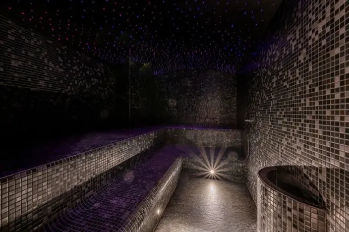 Prodej atypického bytu, Praha - Modřany, Československého exilu, 277 m2