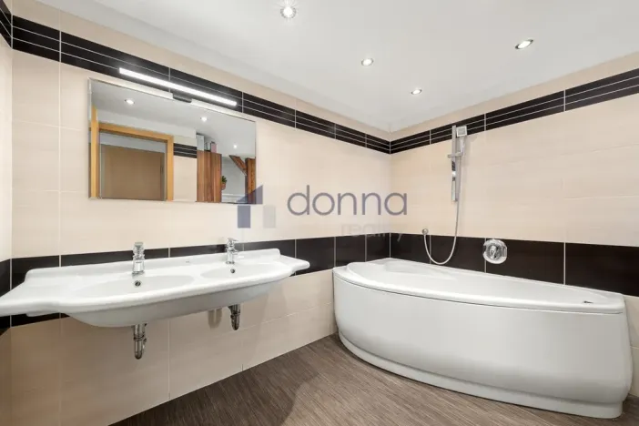 Prodej bytu 4+kk, Praha, Tolstého, 145 m2