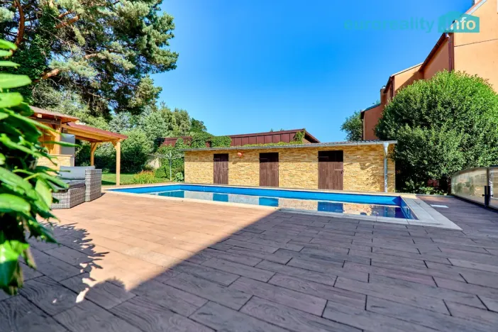 Prodej rodinného domu, Sadov - Bor, 470 m2