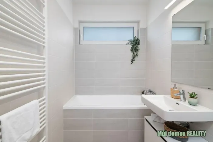 Pronájem bytu 2+kk, Praha - Hloubětín, Laponská, 49 m2