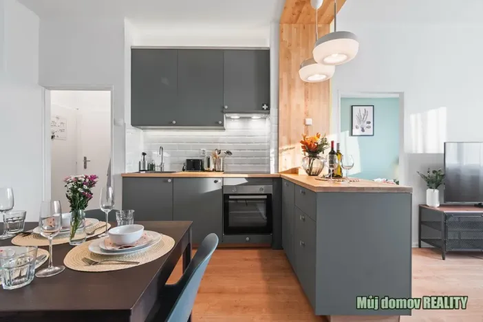 Pronájem bytu 2+kk, Praha - Vysočany, Kolbenova, 60 m2