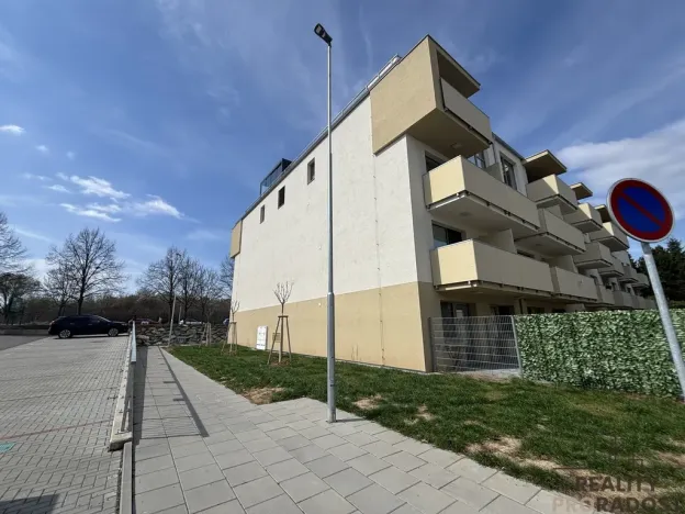 Pronájem garážového stání, Olomouc, Frištenského, 15 m2