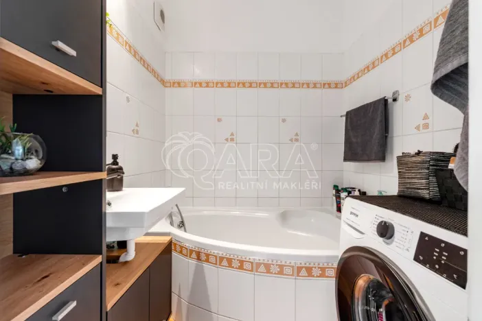 Prodej bytu 3+1, Praha - Černý Most, Vybíralova, 77 m2