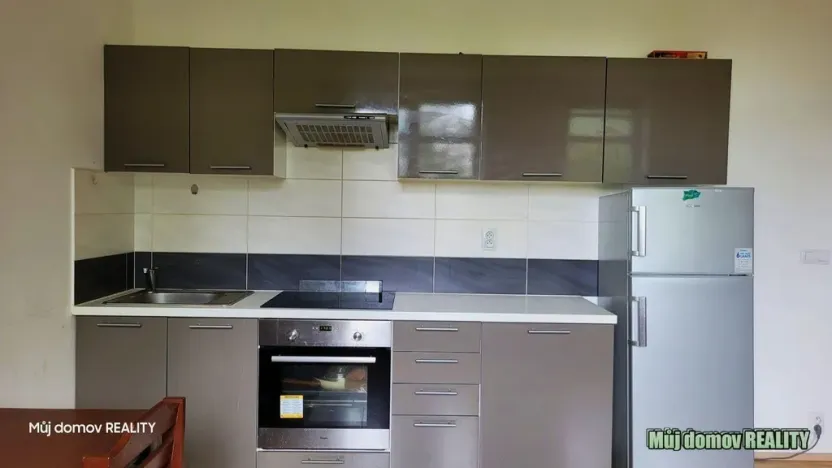 Pronájem bytu 1+kk, Praha - Uhříněves, Bečovská, 29 m2