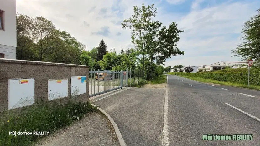 Pronájem bytu 1+kk, Praha - Uhříněves, Bečovská, 29 m2