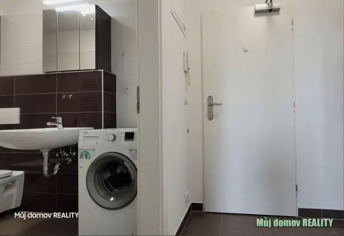 Pronájem bytu 1+kk, Praha - Uhříněves, Bečovská, 29 m2