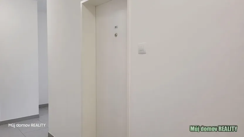 Pronájem bytu 1+kk, Praha - Uhříněves, Bečovská, 29 m2