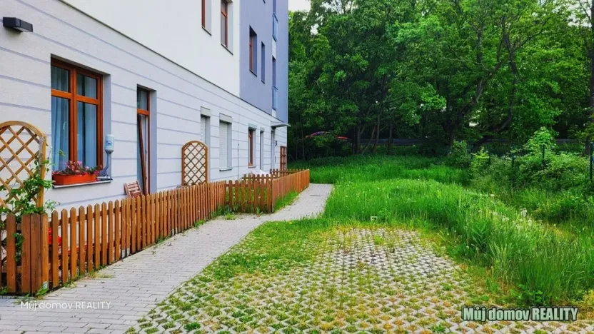 Pronájem bytu 1+kk, Praha - Uhříněves, Bečovská, 29 m2