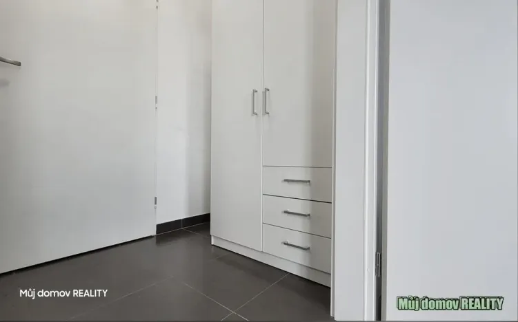 Pronájem bytu 1+kk, Praha - Uhříněves, Bečovská, 29 m2