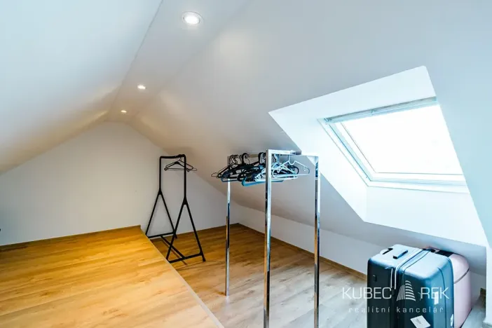 Pronájem bytu 1+kk, Praha - Jinonice, V Roháčích, 30 m2