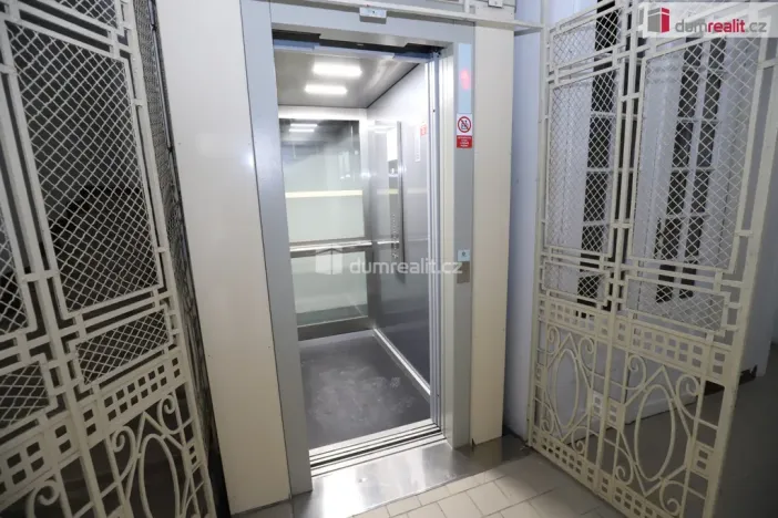 Prodej bytu 2+kk, Karlovy Vary, Krále Jiřího, 65 m2