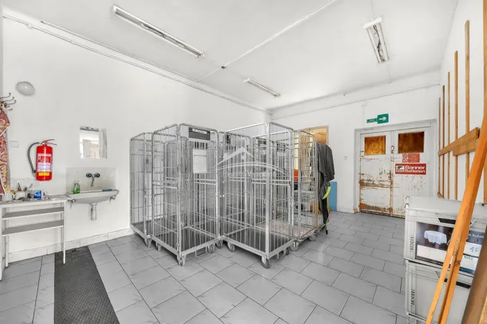 Prodej kanceláře, Havlíčkův Brod, Sázavská, 750 m2